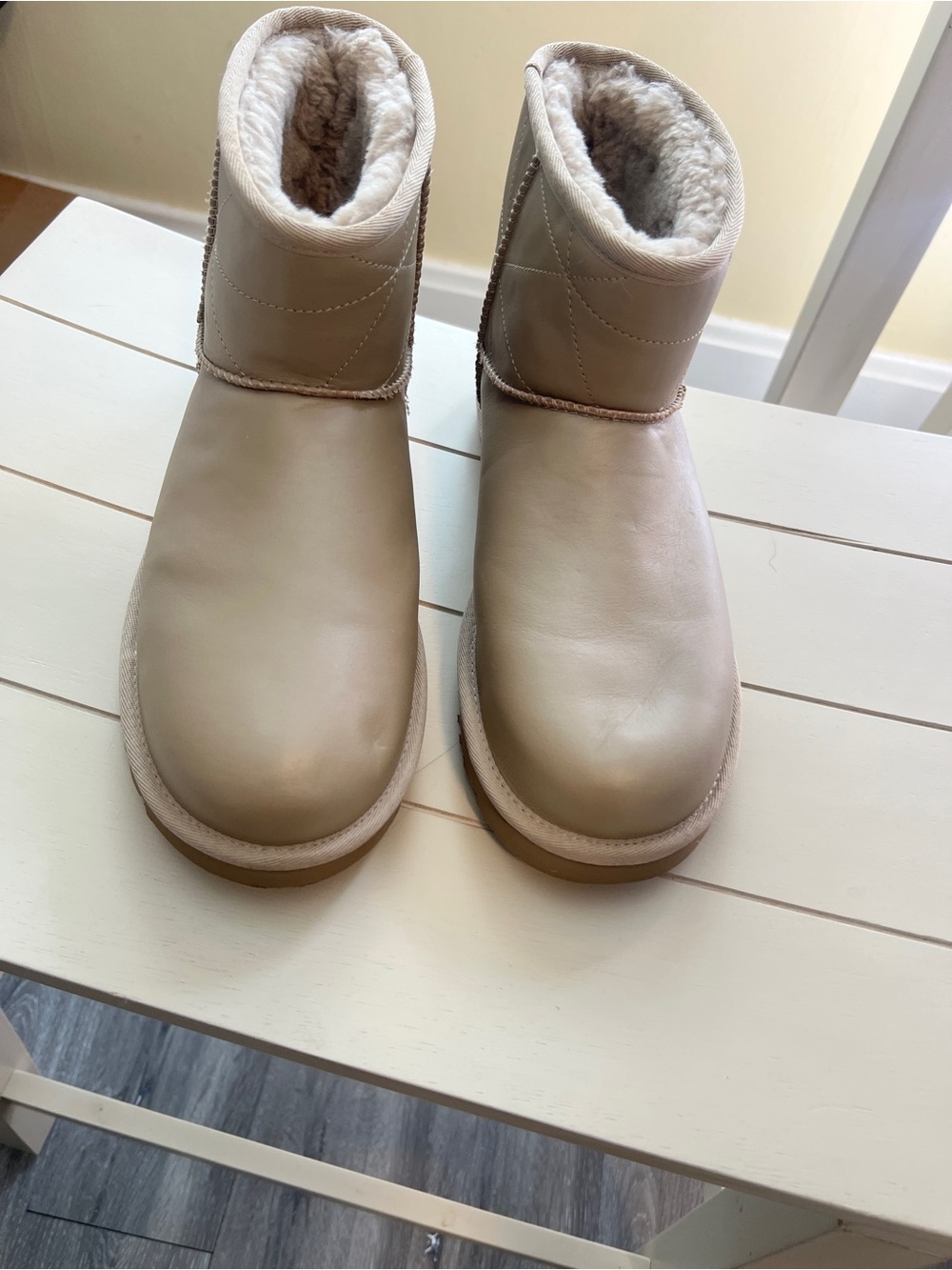 New UGG! Women's Short Winter Boots - Cream Faux-Shearling Lined READY FOR FALL. - Picture 5 of 11